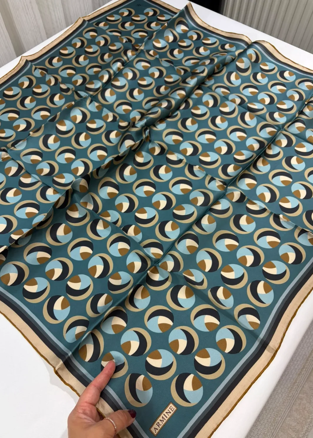 Écharpe Armine 100% Satin de Soie s24/25