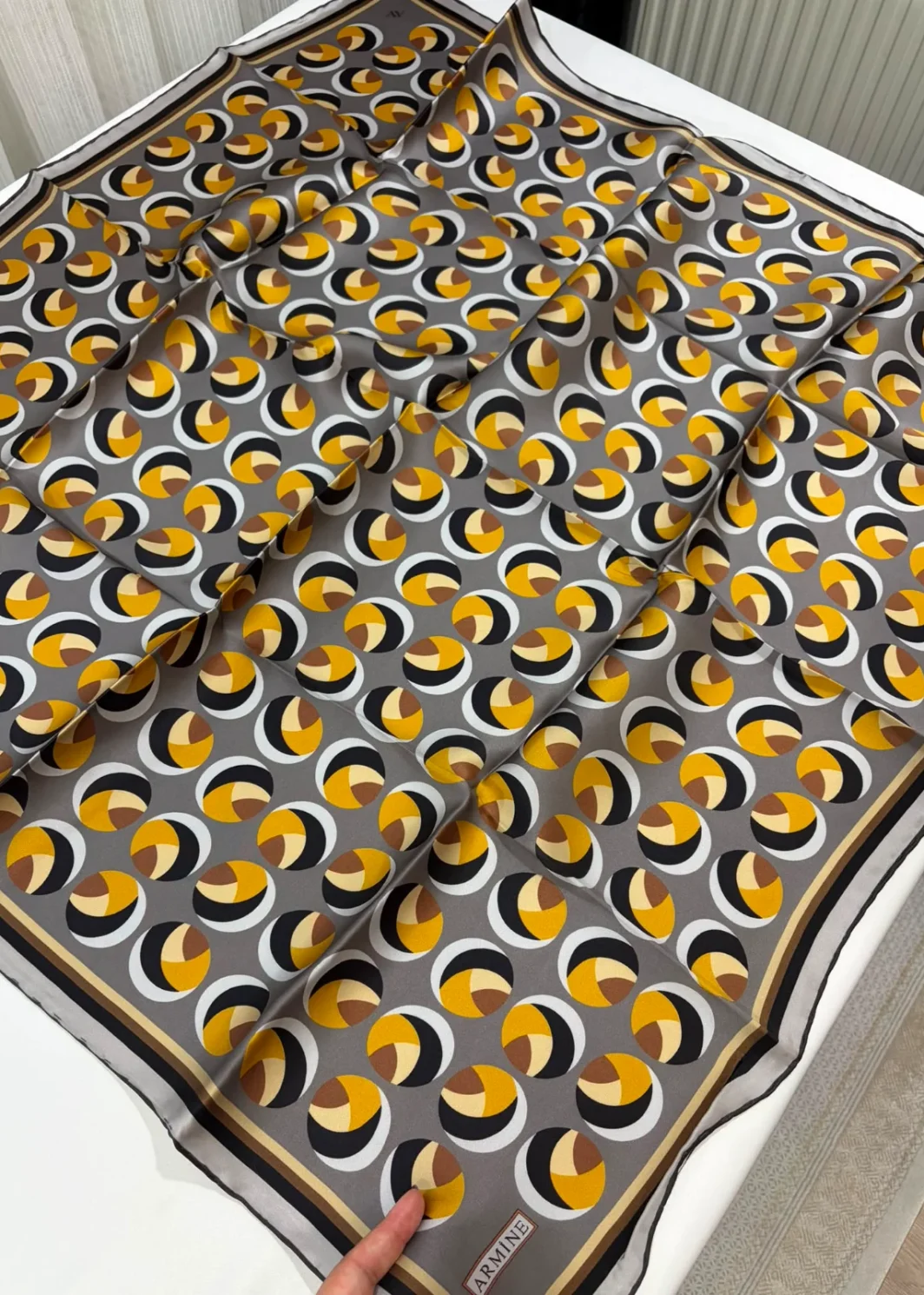Écharpe Armine 100% Satin de Soie s24/25