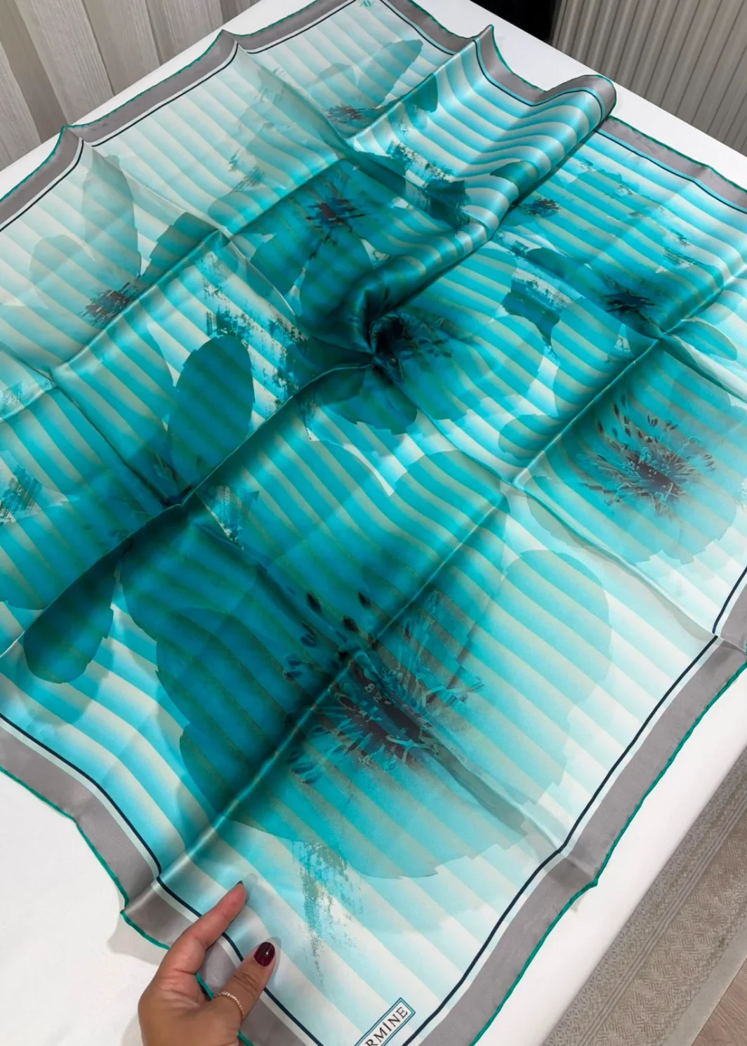 Écharpe Armine 100% Satin de Soie s24