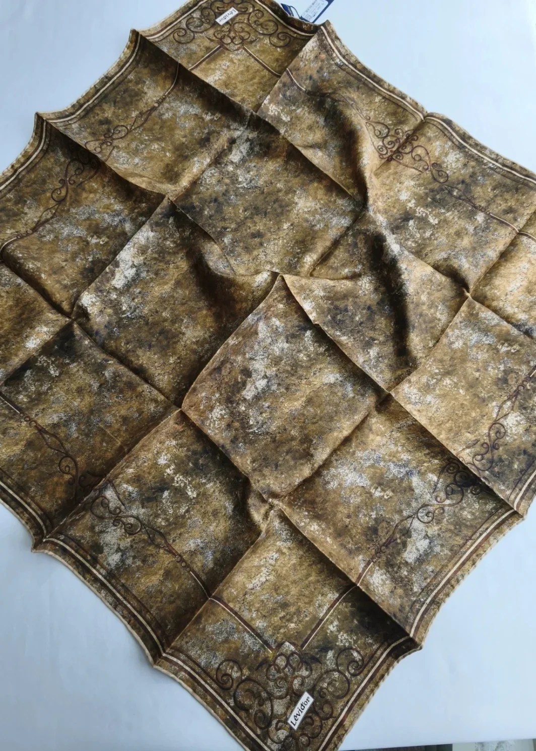 Écharpe Levidor – 100% Twill de Soie Collection 2026