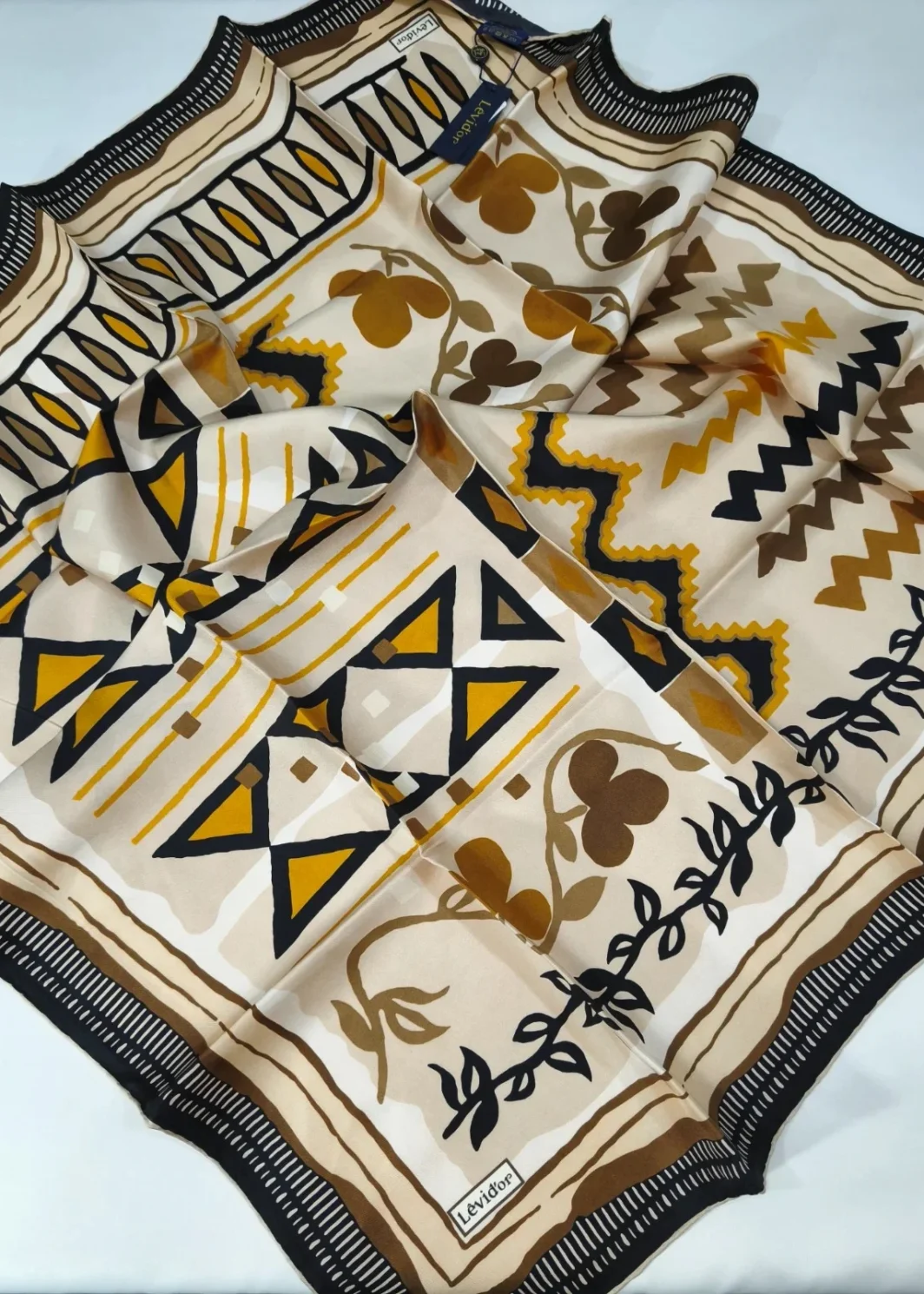 Écharpe Levidor – 100% Twill de Soie Collection 2026