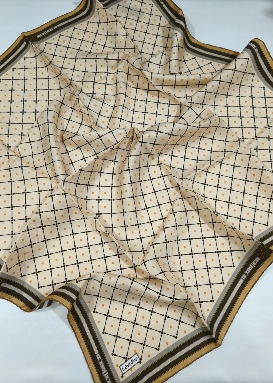 Écharpe Levidor – 100% Twill de Soie Collection 2026