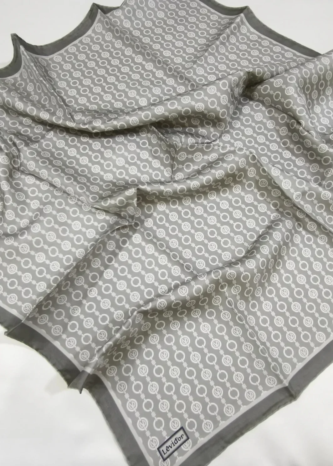 Écharpe Levidor – 100% Twill de Soie Collection 2026