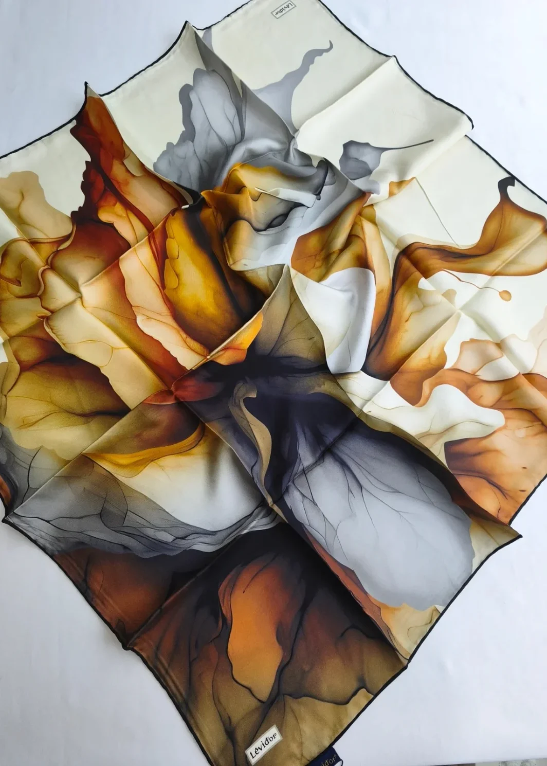 Écharpe Levidor – 100% Twill de Soie Collection 2026