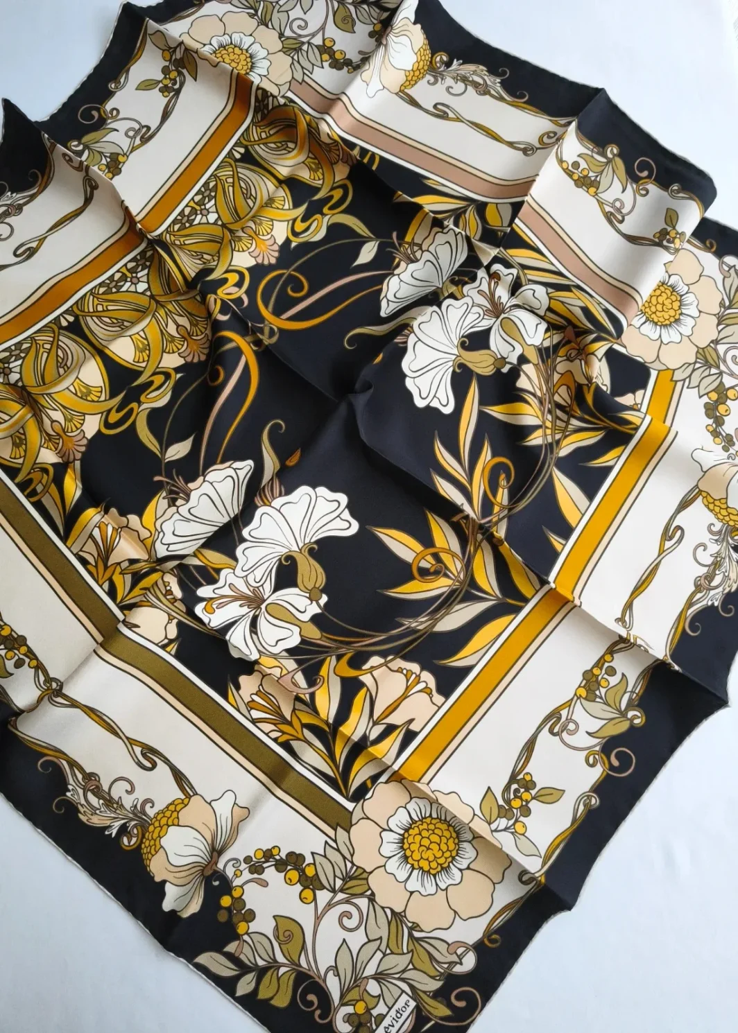 Écharpe Levidor – 100% Twill de Soie Collection 2026