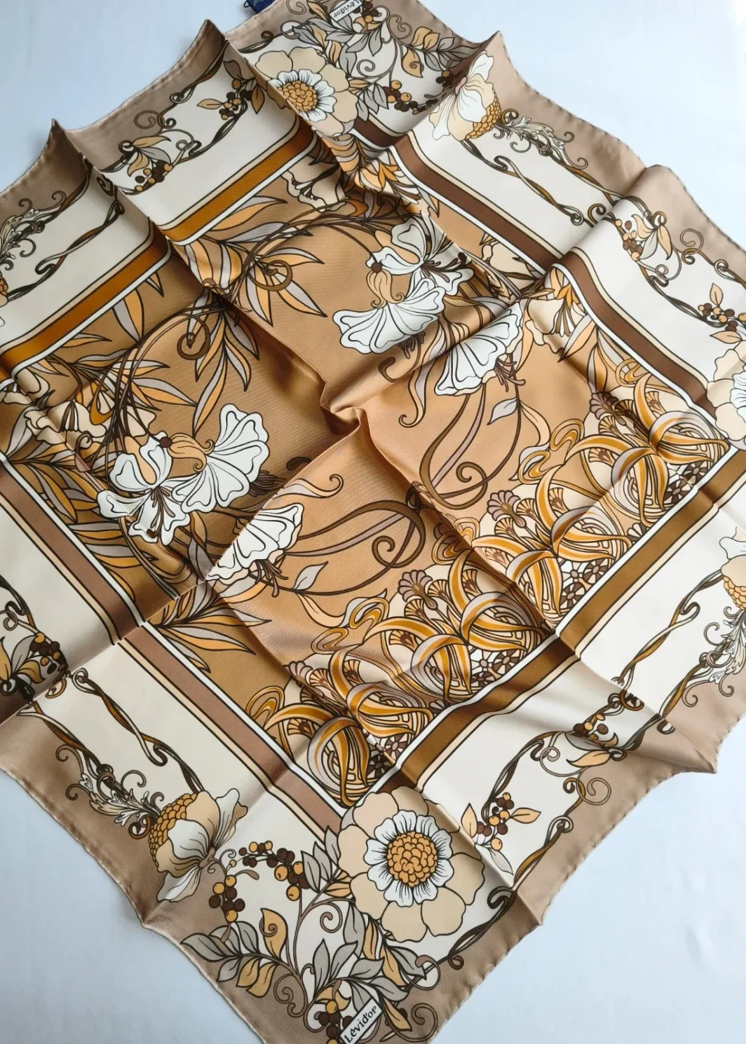 Écharpe Levidor – 100% Twill de Soie Collection 2026