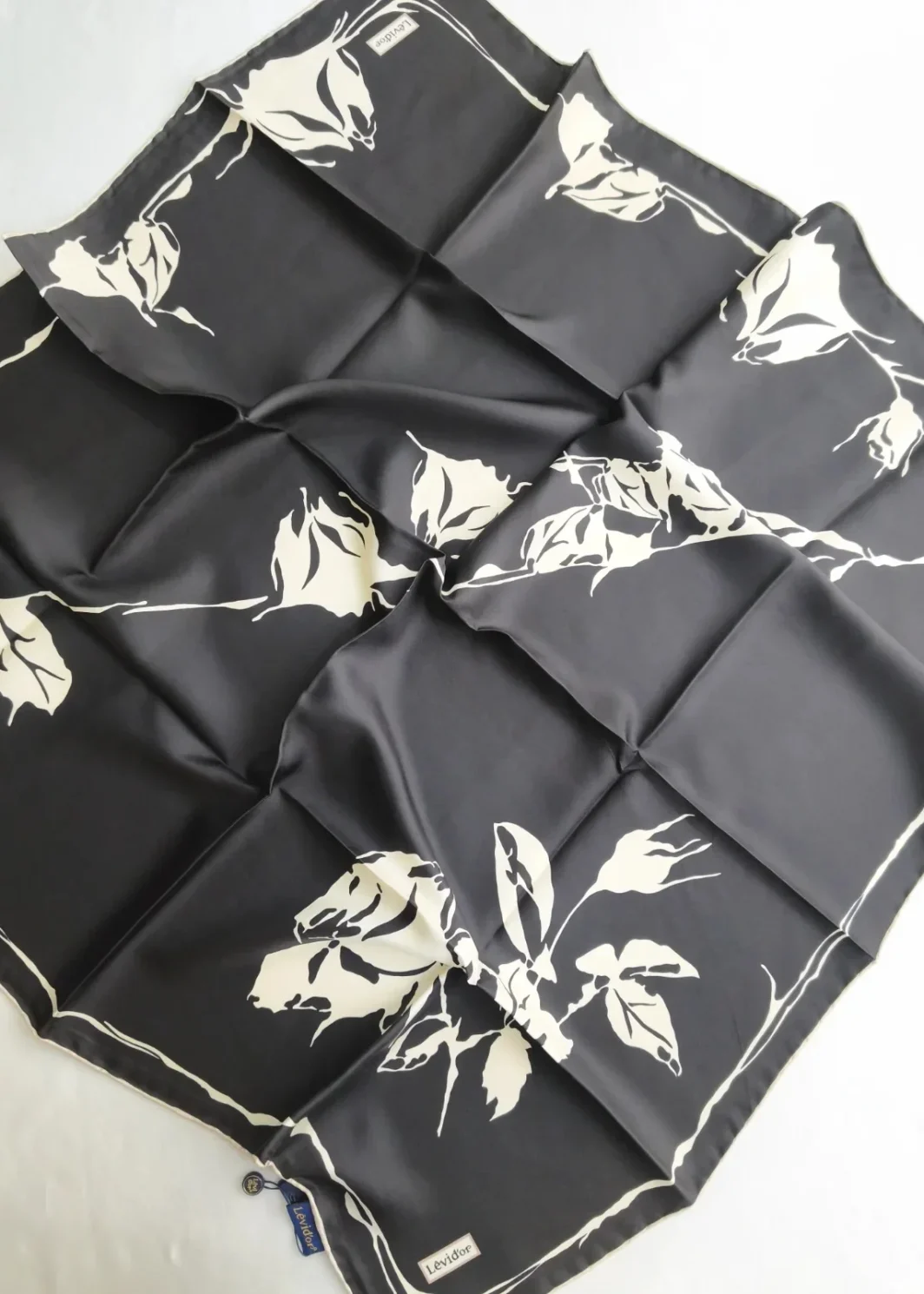 Écharpe Levidor – 100% Twill de Soie Collection 2026