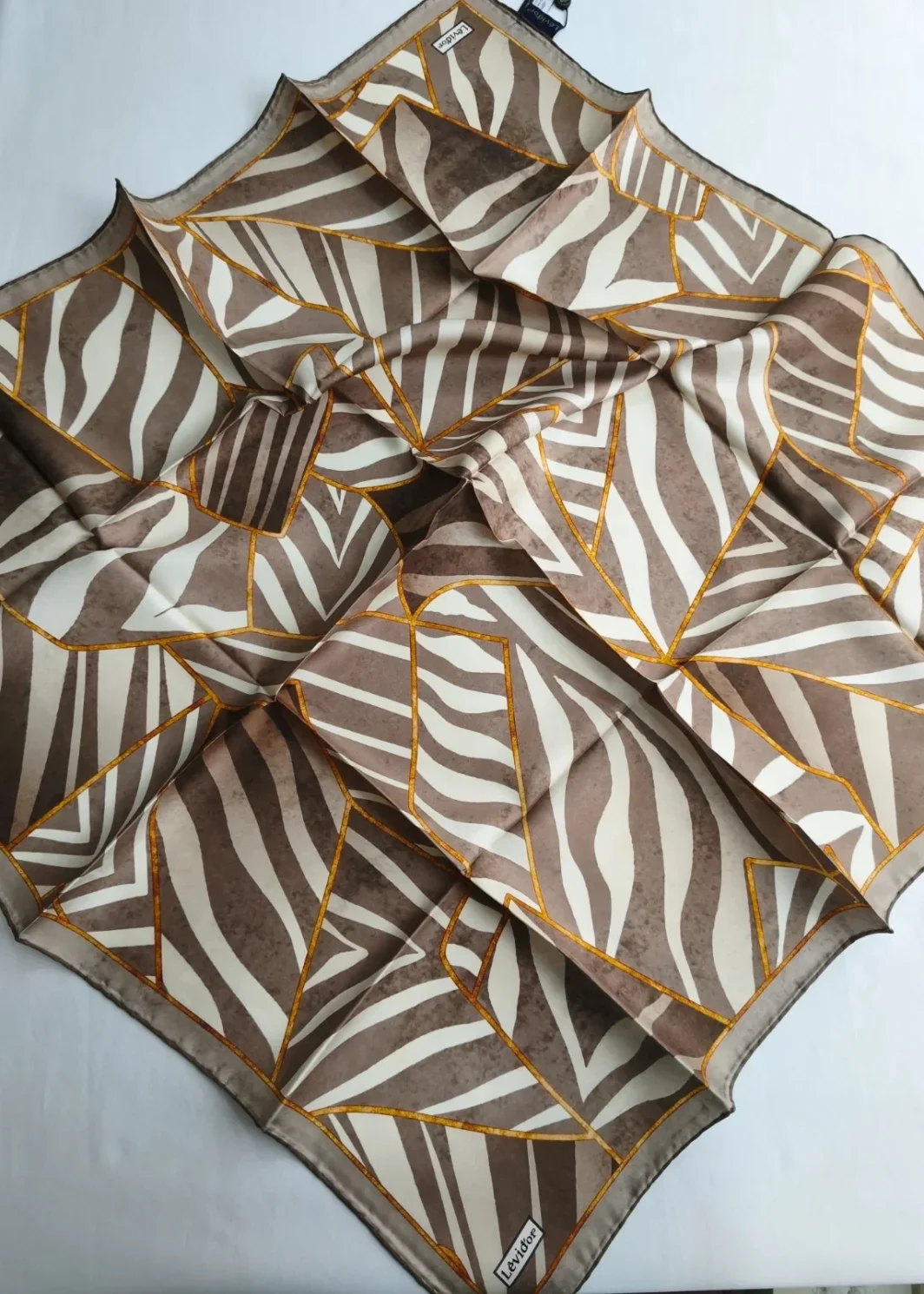 Écharpe Levidor – 100% Twill de Soie Collection 2026
