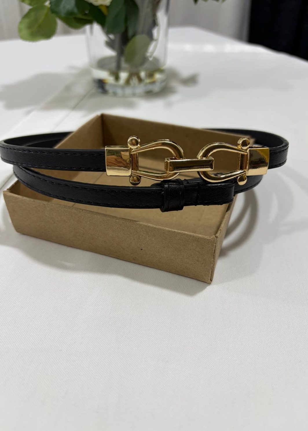 Ceinture Fine Femme en Cuir — Boucle Dorée