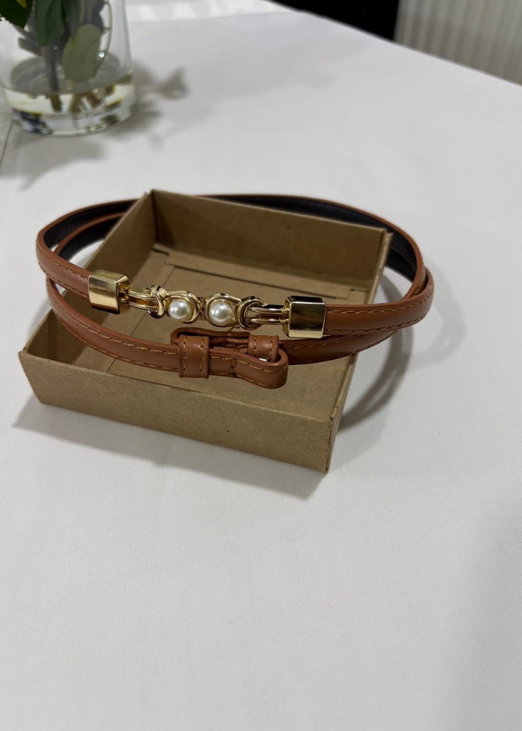 Ceinture Fine Femme en Cuir — Boucle Dorée